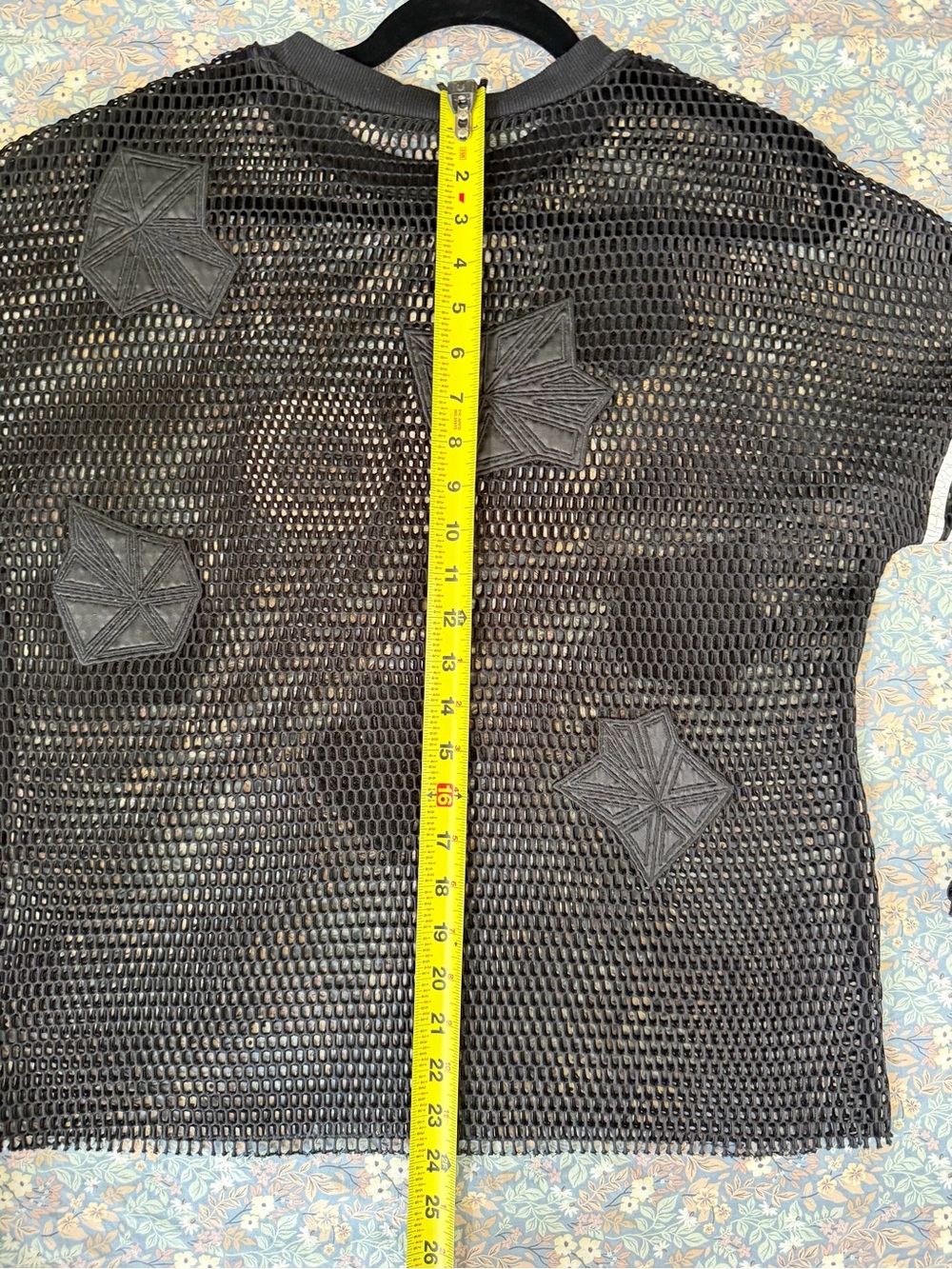 Alo Yoga Crackle Jersey in Black - Picture 4 of 5